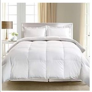 Hotel suite White goose down comforter queen size
